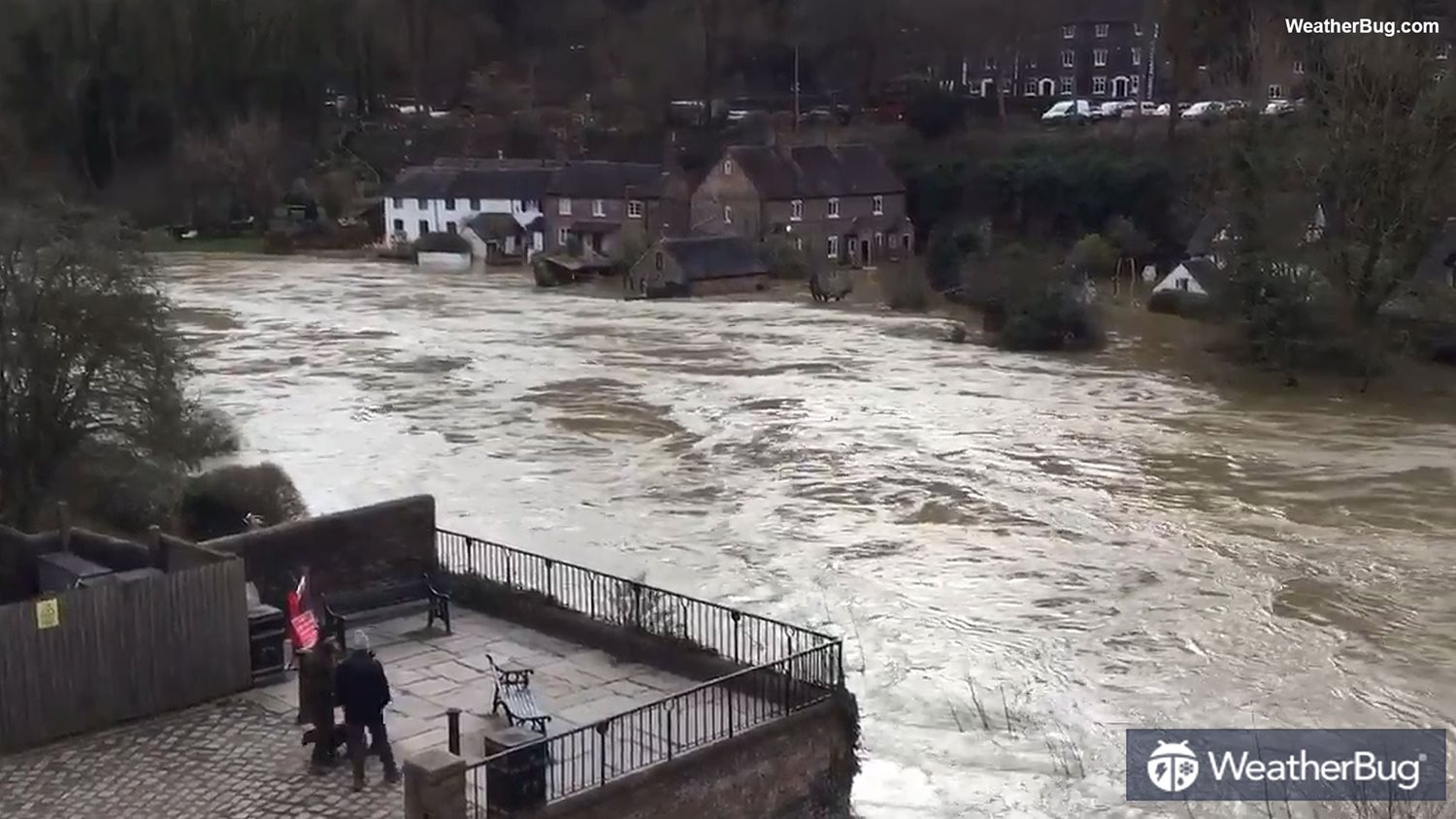 Video: Emergency Evacuation in Ironbridge as River Severn Breaches ...